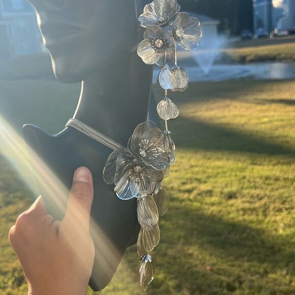 Zara Famous Kate Middleton Floral Statement Earrings - Picture 12 of 17